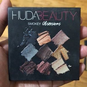 Huda Beauty Smokey Obsessions Palette